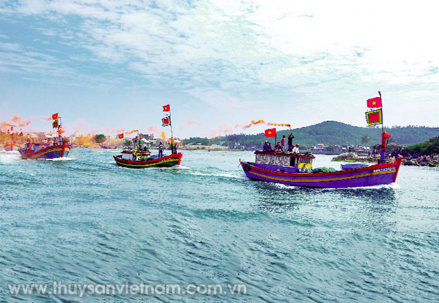 Ngư dân Quảng Ngãi mở biển vươn khơi   Ảnh: Hoàng Anh Trần
